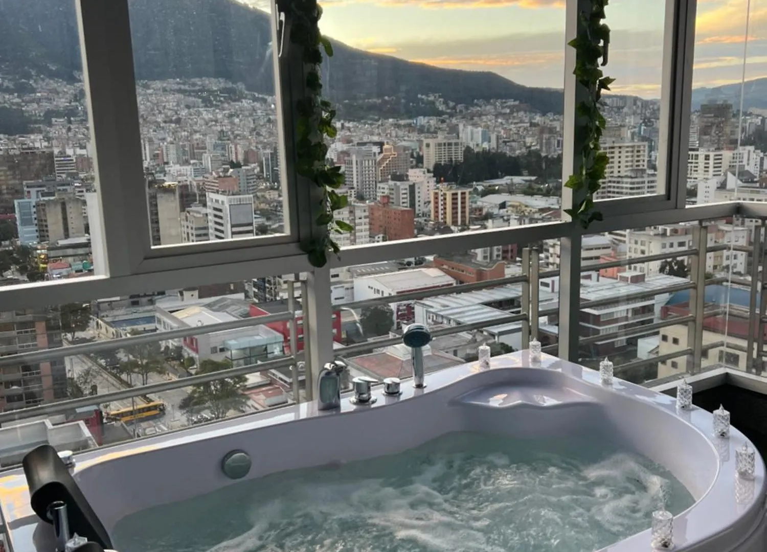 Quito Skyline Suite Panoramica 1303 -Luxury Stay Apartment