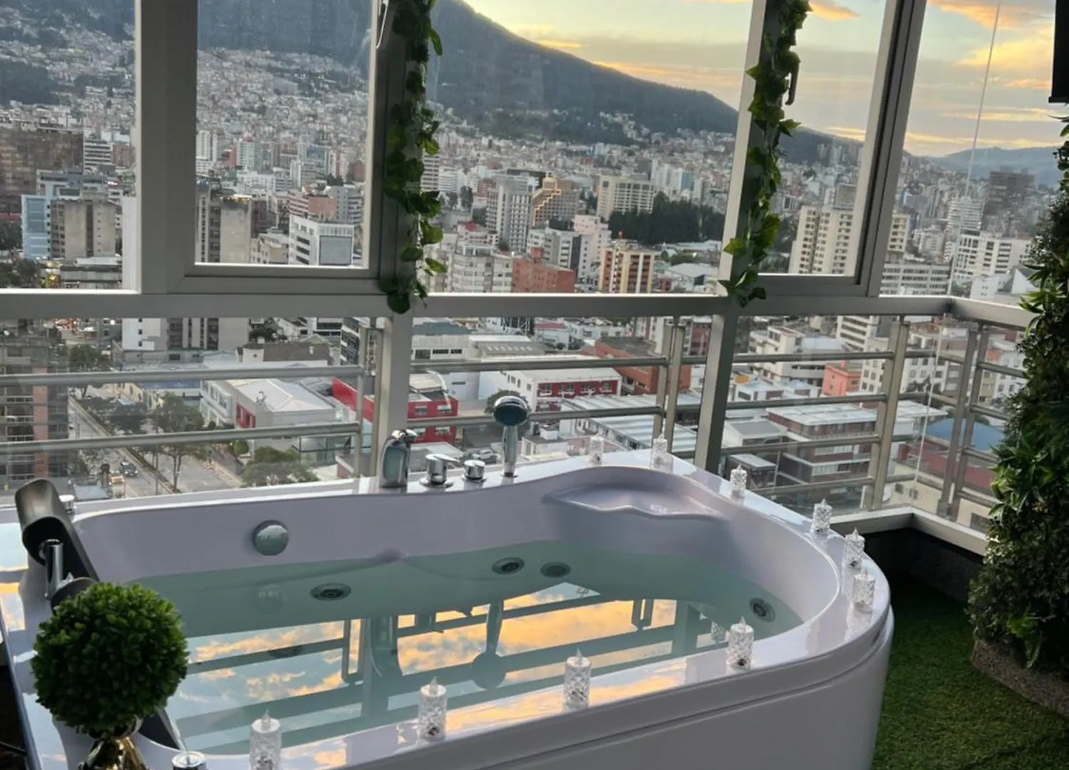 Quito Skyline Suite Panoramica 1303 -Luxury Stay 0*,  Ecuador